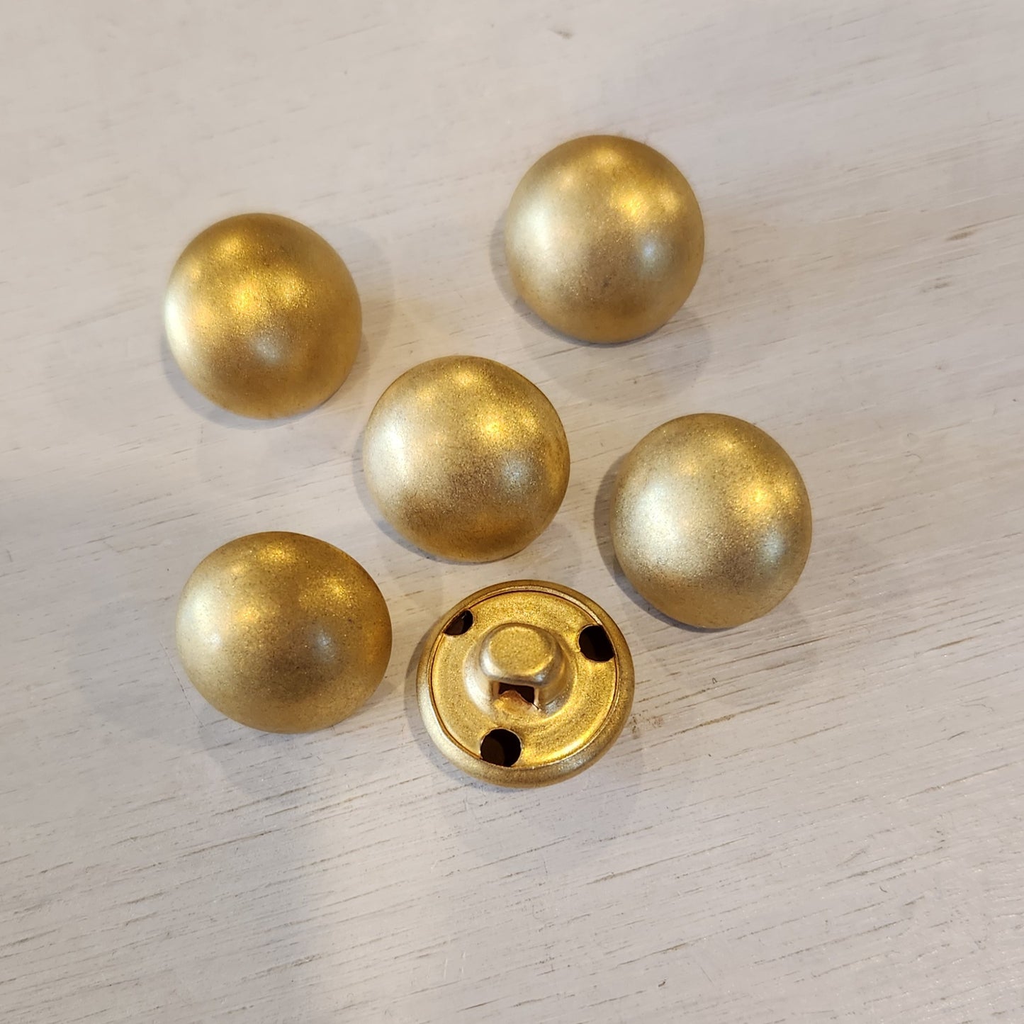 Eve matt gold button