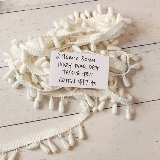 2.9m Ivory tear drop tassle trim