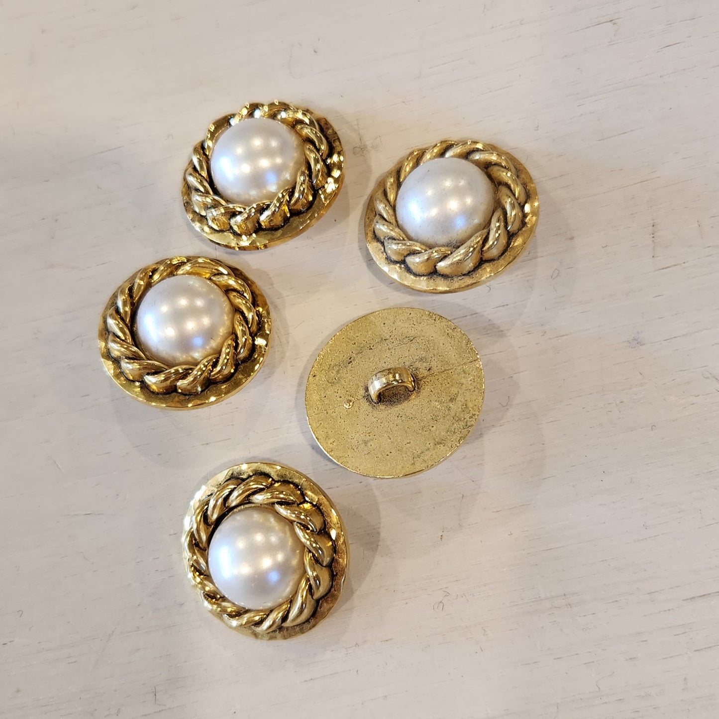 Rope and pearl gold button