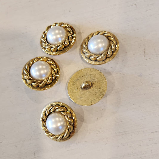 Rope and pearl gold button