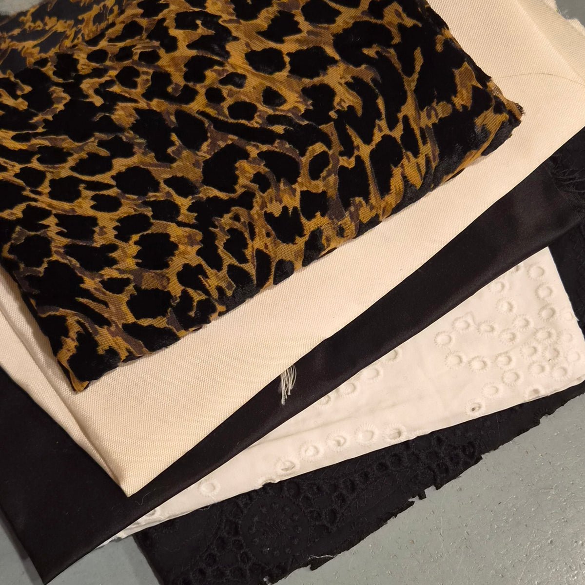 2. 5 pieces assorted fabric cotton, linen, polyester