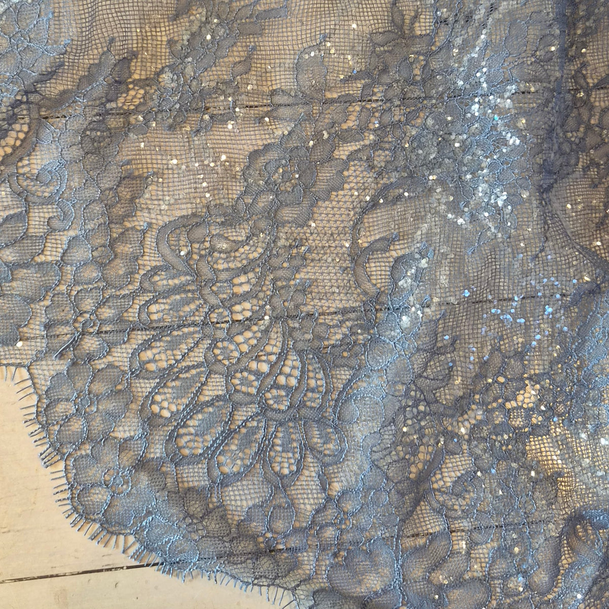 3m Wedgwood blue lace panel