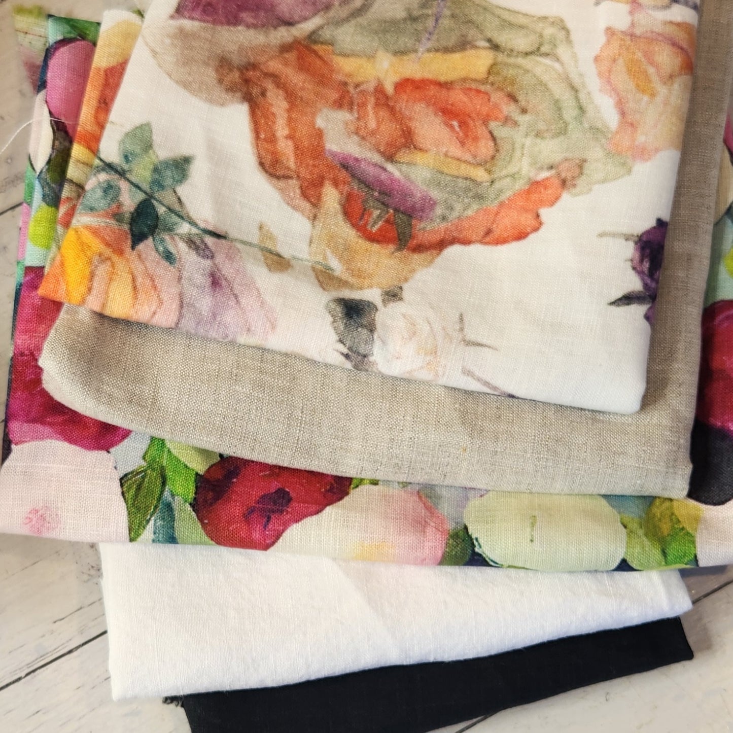 61. 5 pieces assorted linen