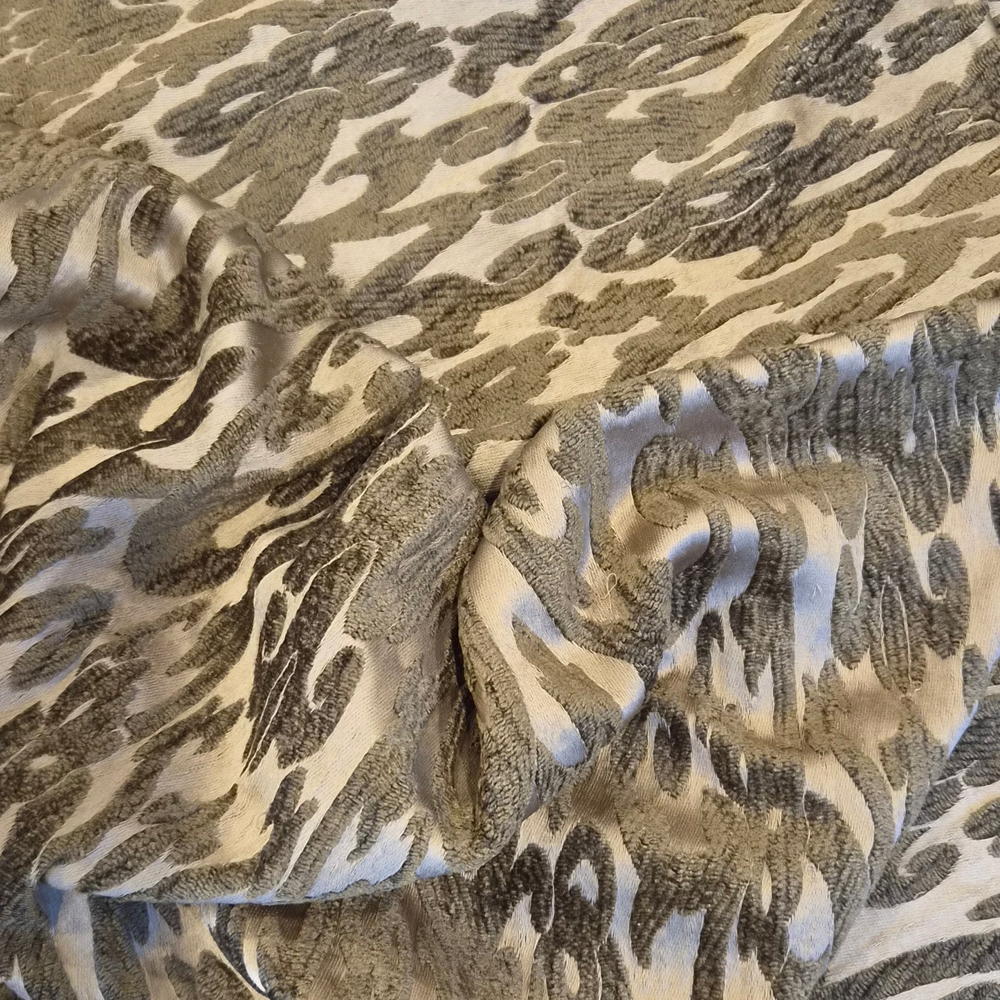 3.40m Green and taupe raised chenille satin brocade