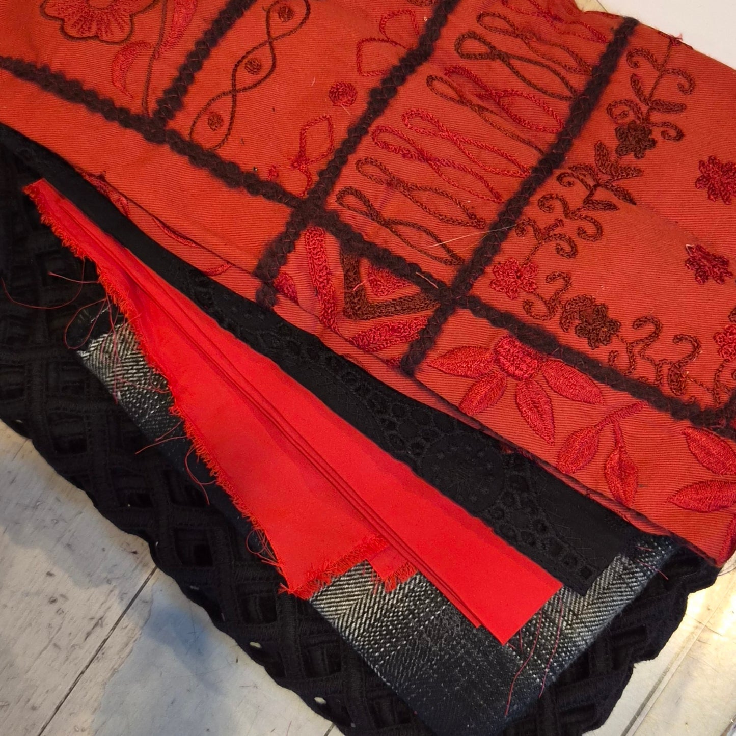 8. 5 pieces assorted embroidered cotton and taffeta