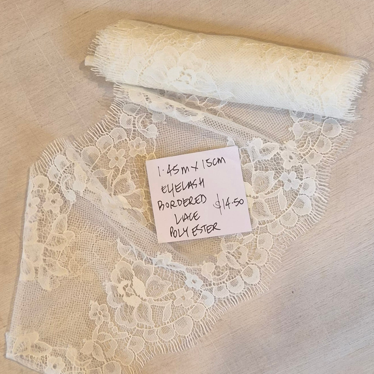 1.45m Eyelash bordered lace