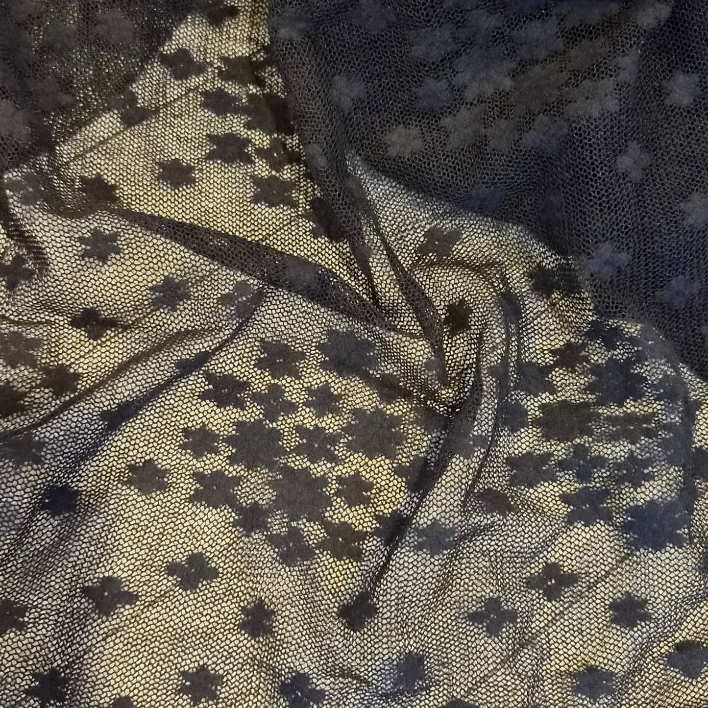 1.7m Black daisies mesh