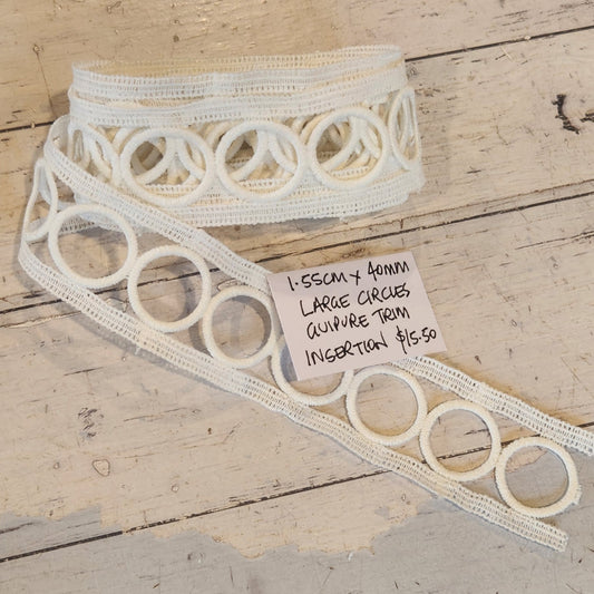 1.55m Large circles guipure trim