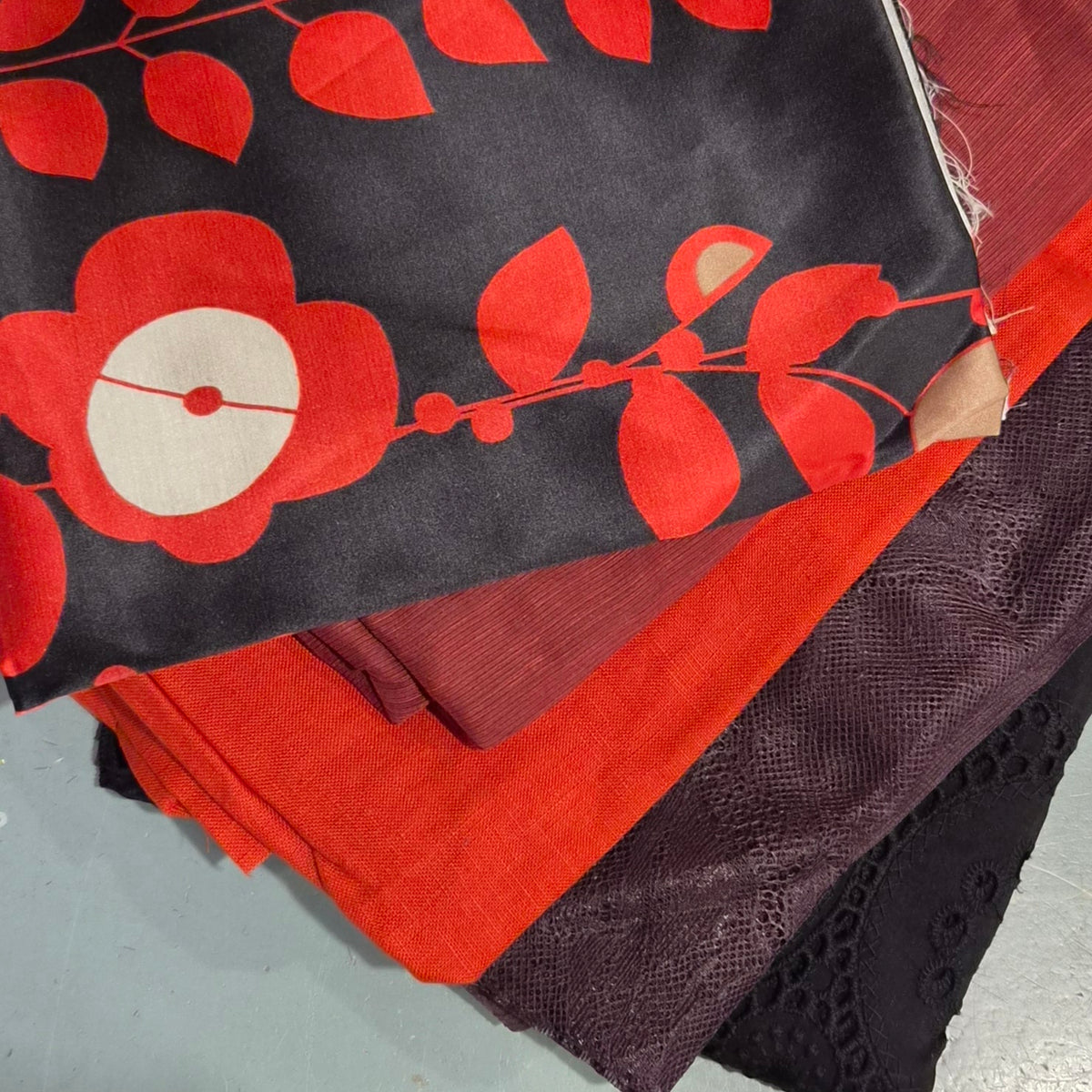 17. 5 pieces assorted cotton broderie, linen,lace, silk satin
