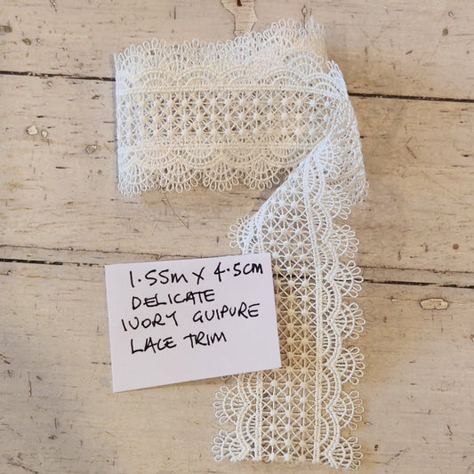 1.55m Delicate ivory guipure lace