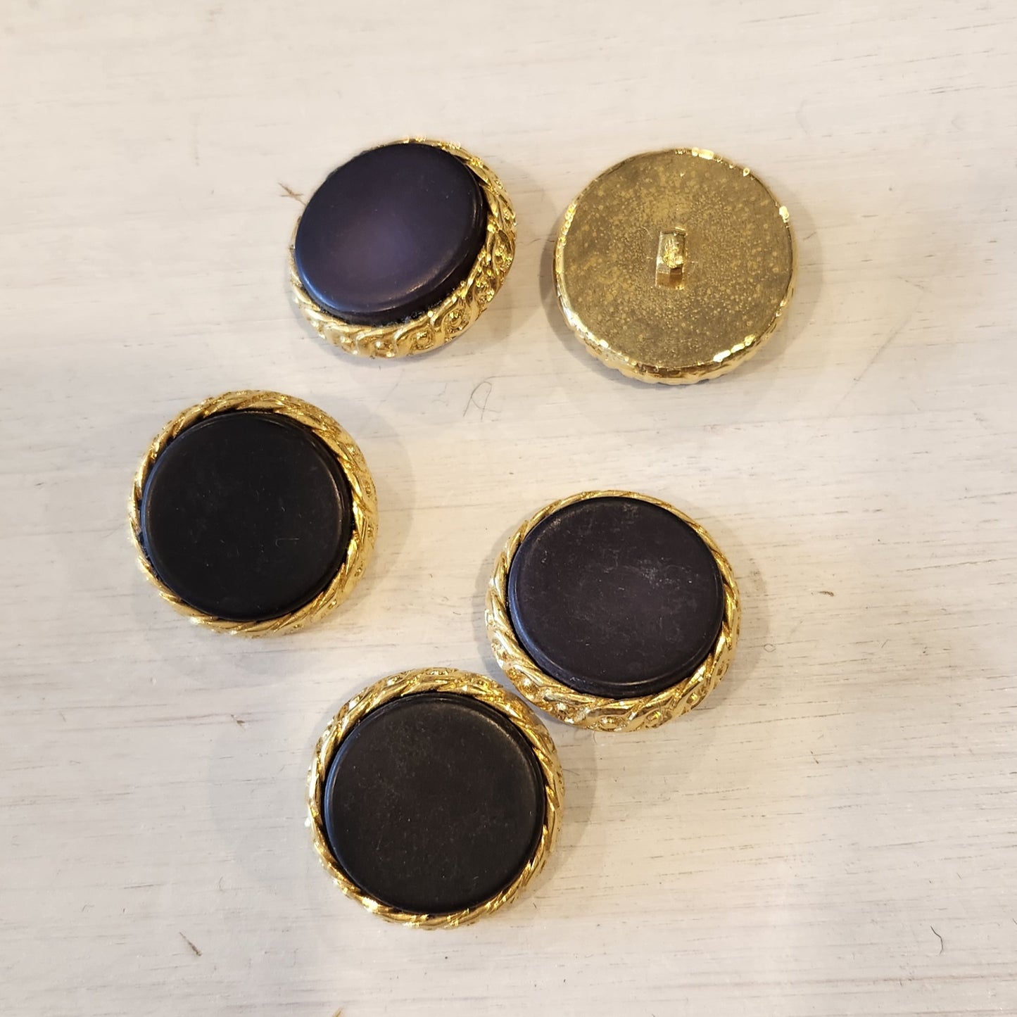Charcoal chained button