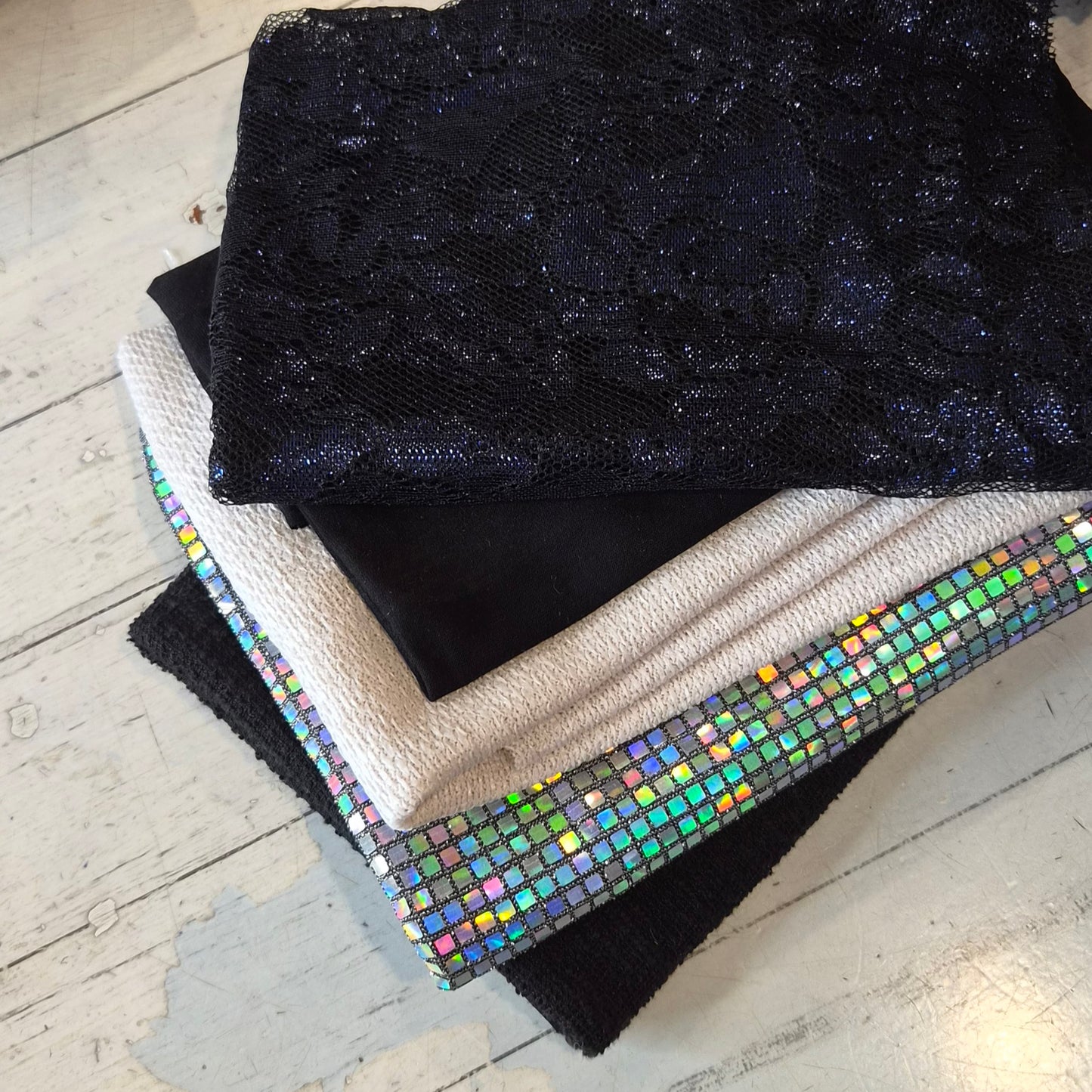 159. 5 pieces assorted fabrics lurex polyester and viscose knits