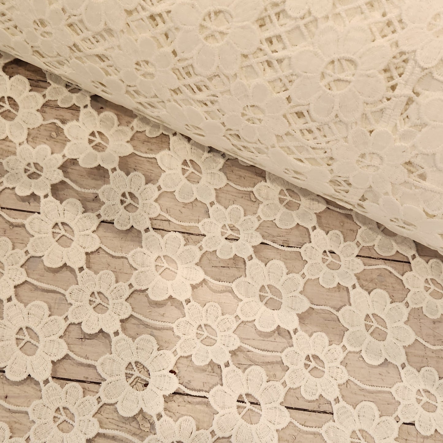 Pretty flowers Guipure Lace