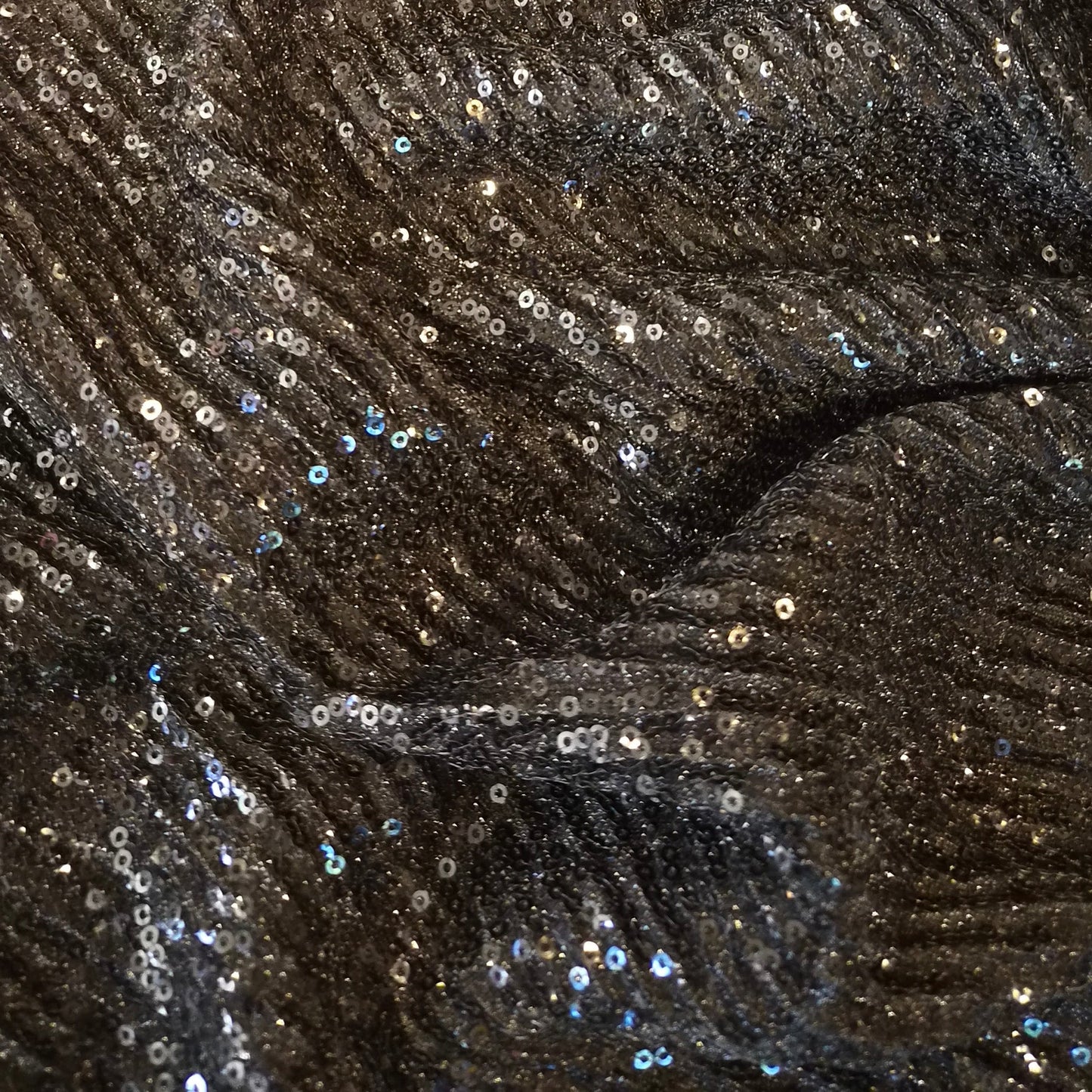 Pleated knit sequin