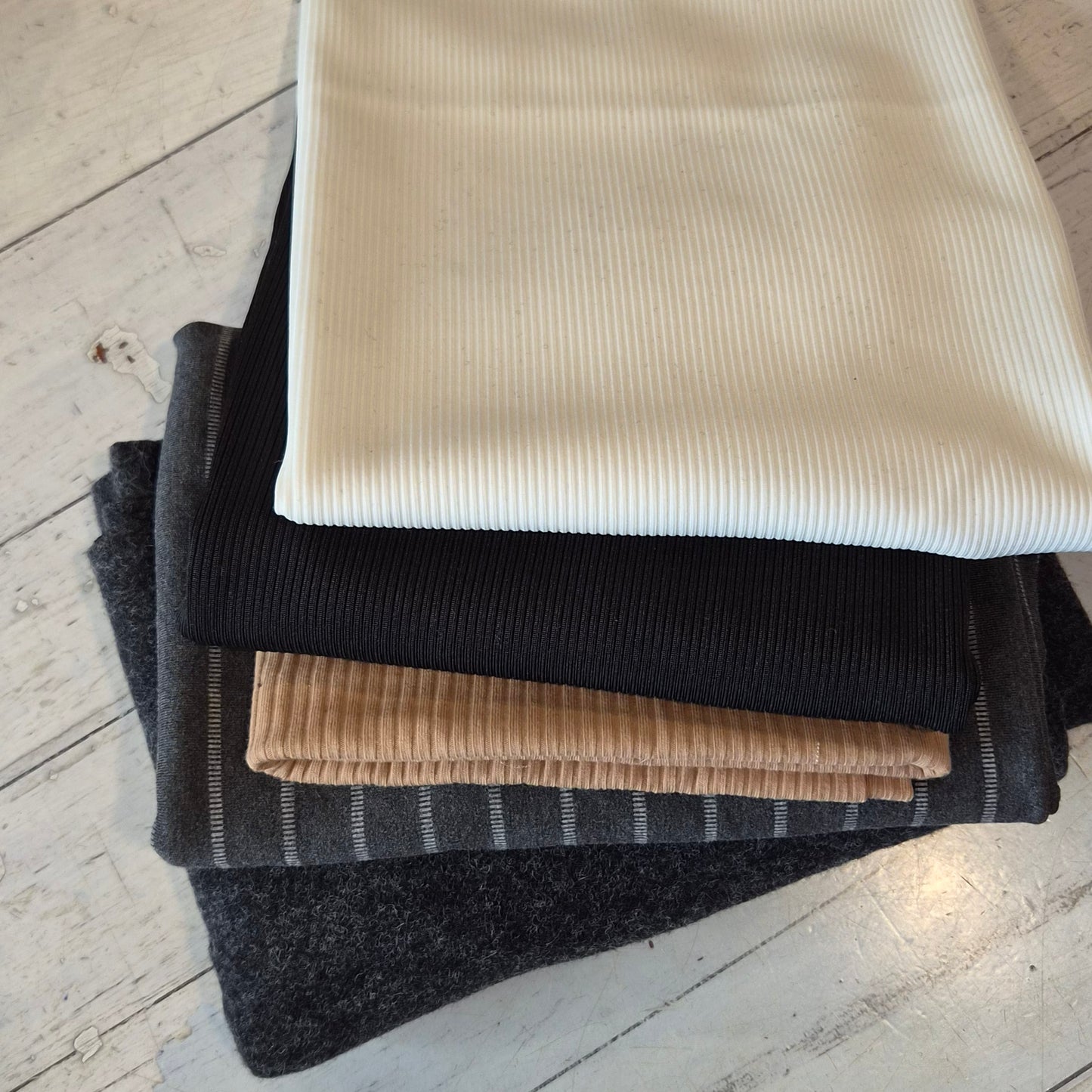 161. 5 pieces assorted fabrics polyester and viscose knits and ribbing