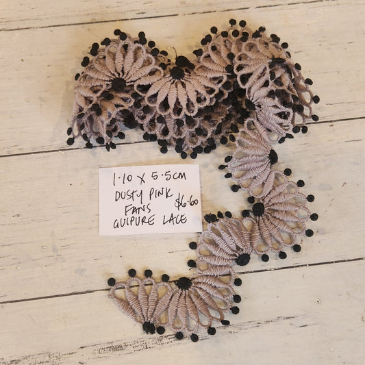 1.10m Dusty pink fans guipure trim