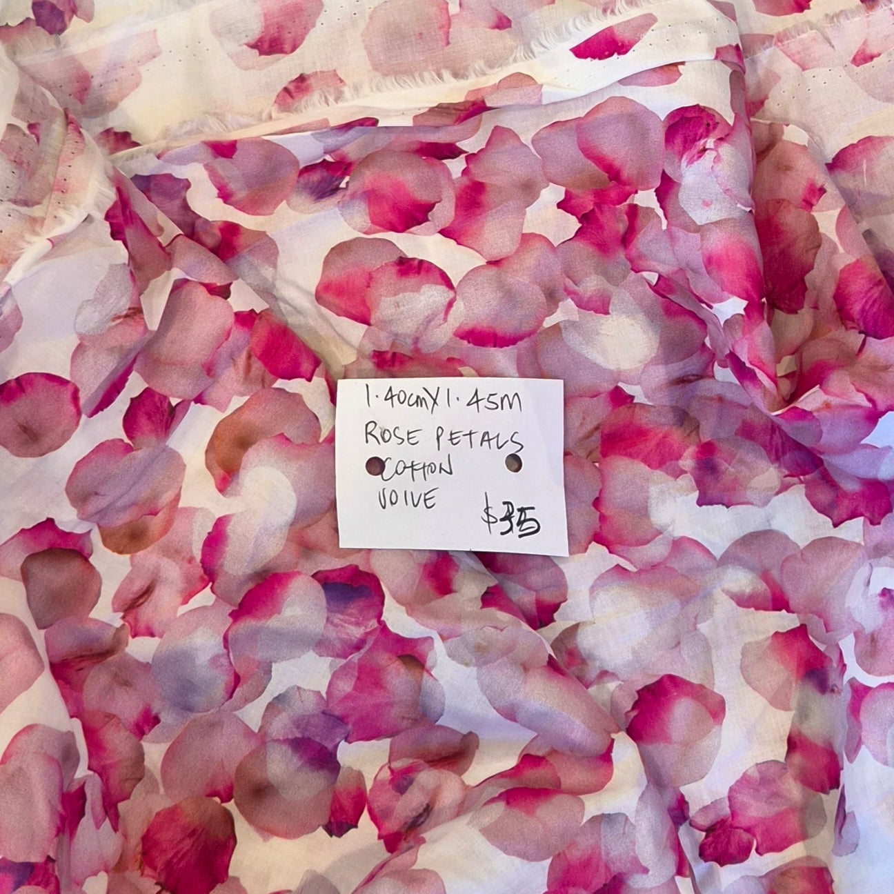 1.40m Rose petals cotton voile