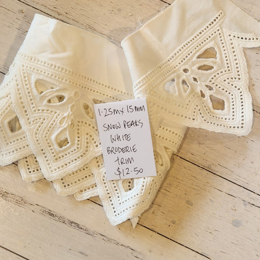 1.25m Snow peaks white Embroidered trim