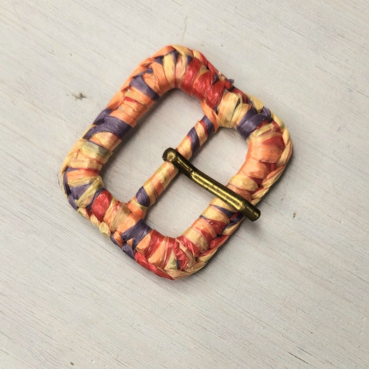 Raffia buckle