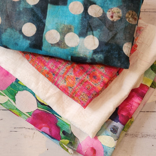 1. 4 pieces Assorted linens
