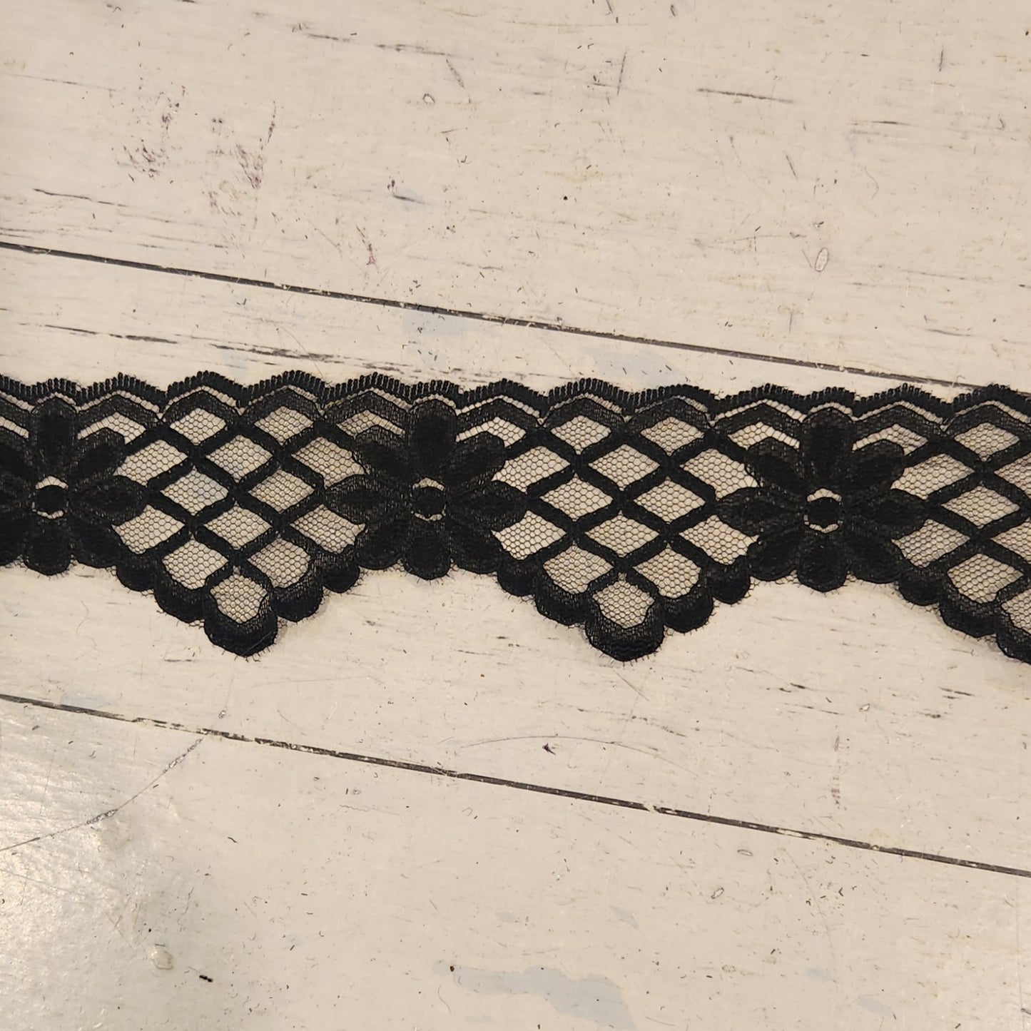 Daisy trellis lace