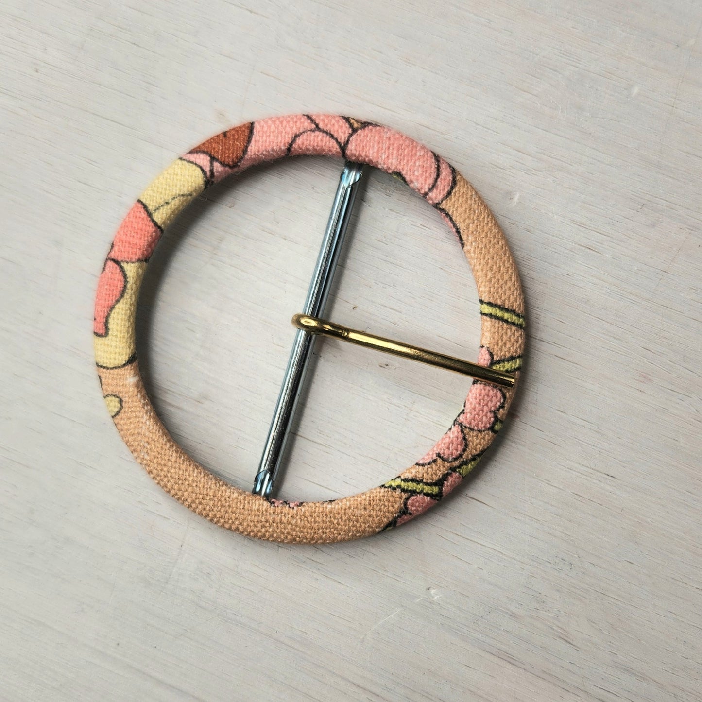 Floral linen buckle