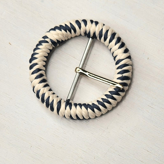 Raffia buckle