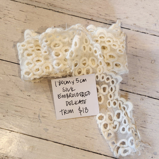 1.80m silk Embroidered delicate trim