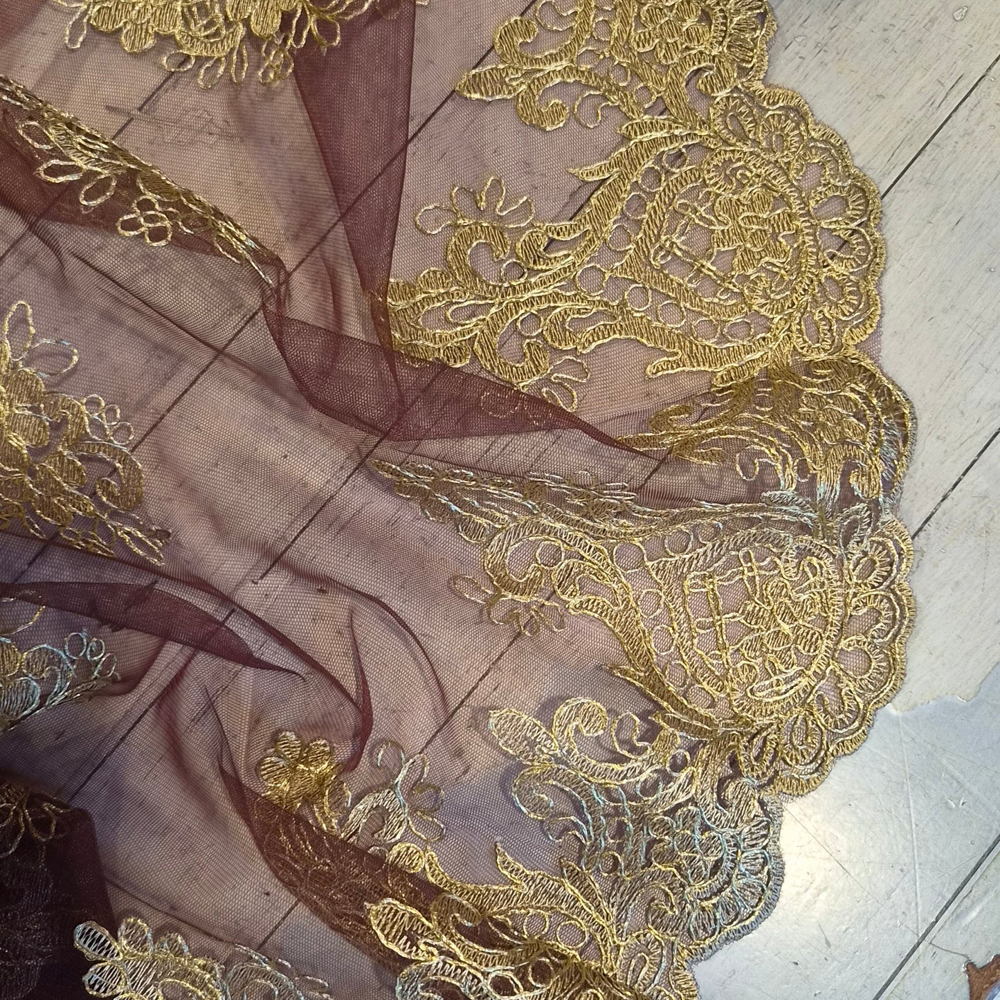 1.9m Gold and burgundy corded lace mesh