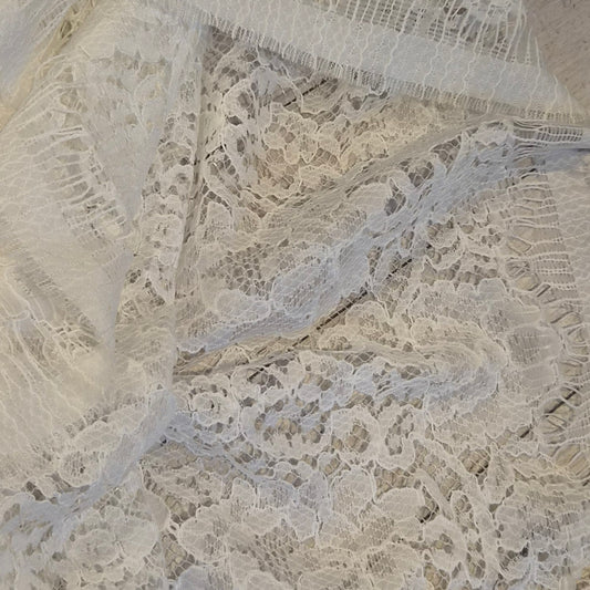 2.3m Ivory lightweight corded lace