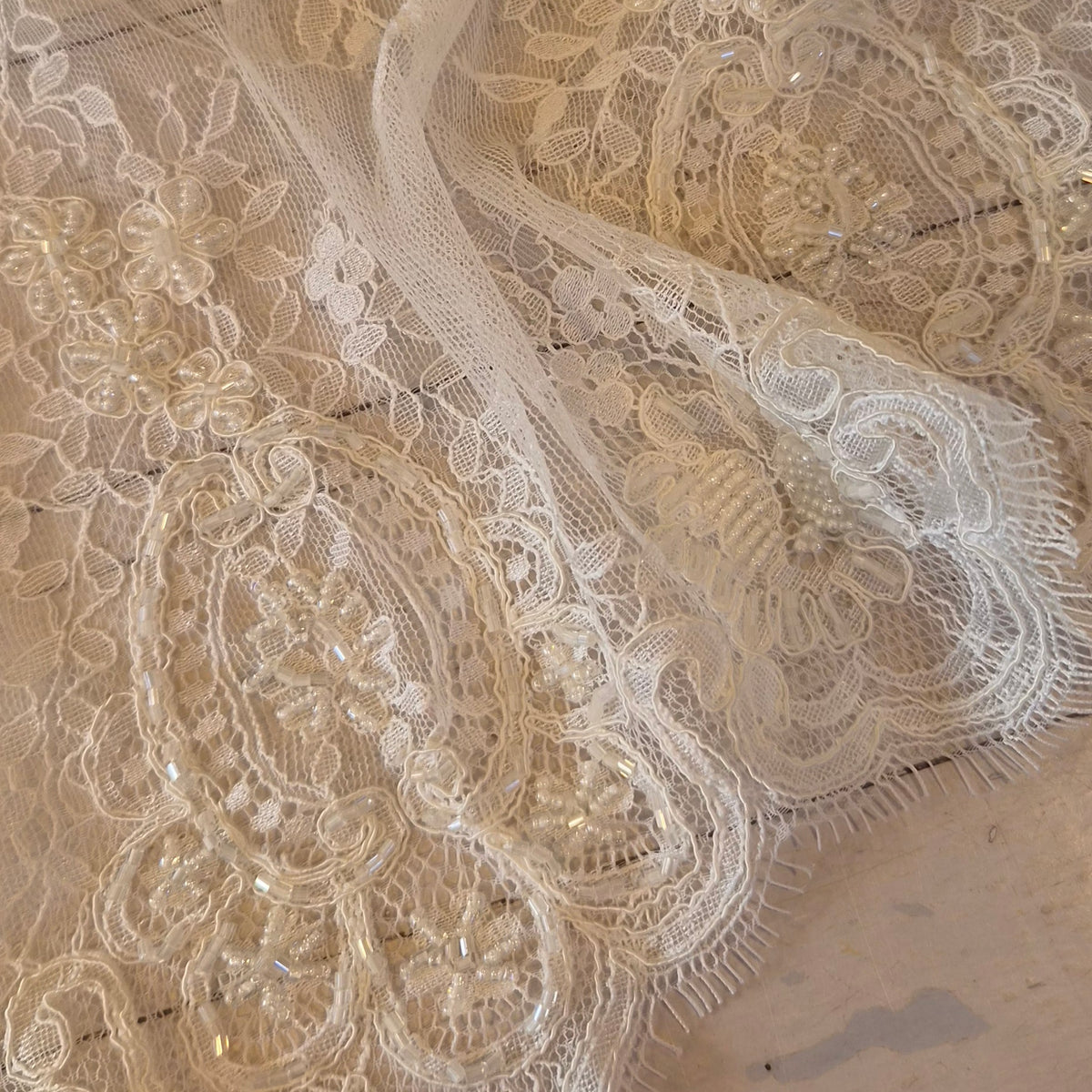 3.10m scalloped edged corded lace