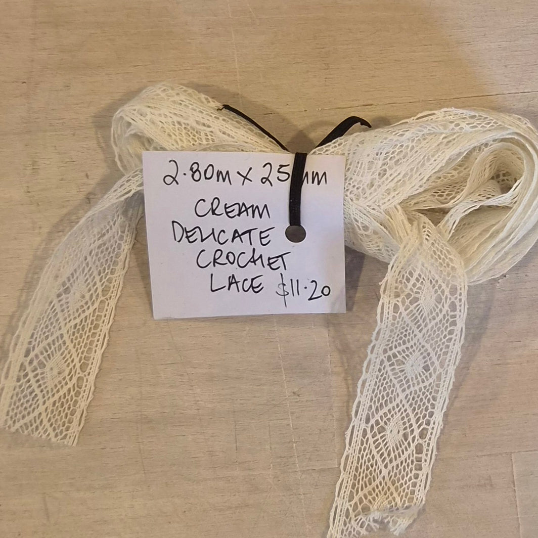 2.8m Cream delicate crochet lace
