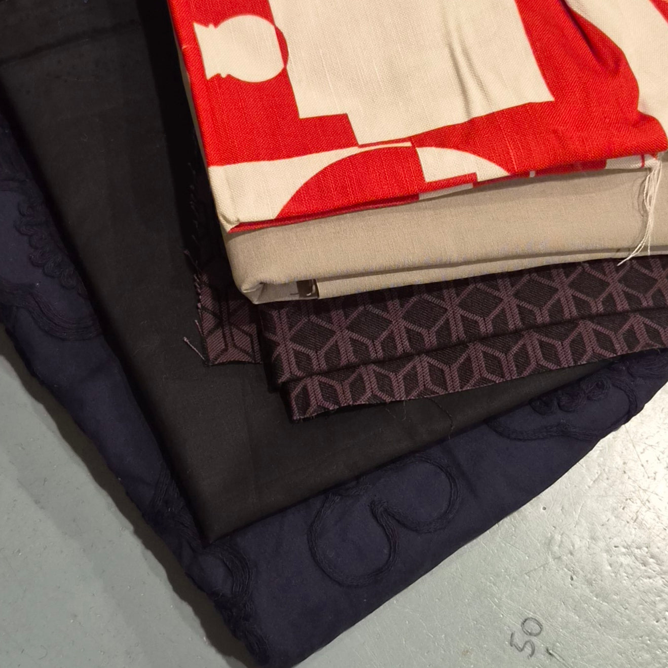 26. 5 pieces assorted bengaline, cotton embroidery, linen