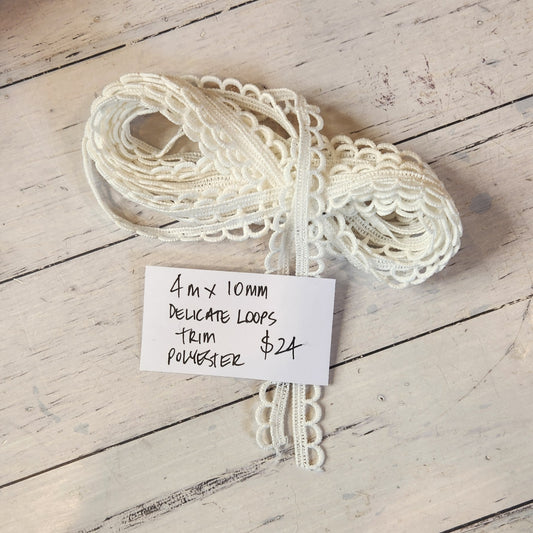 4m Delicate loops trim