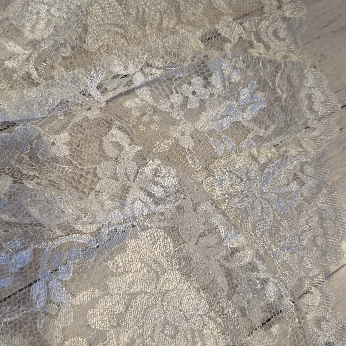 6m Bright white floral lace