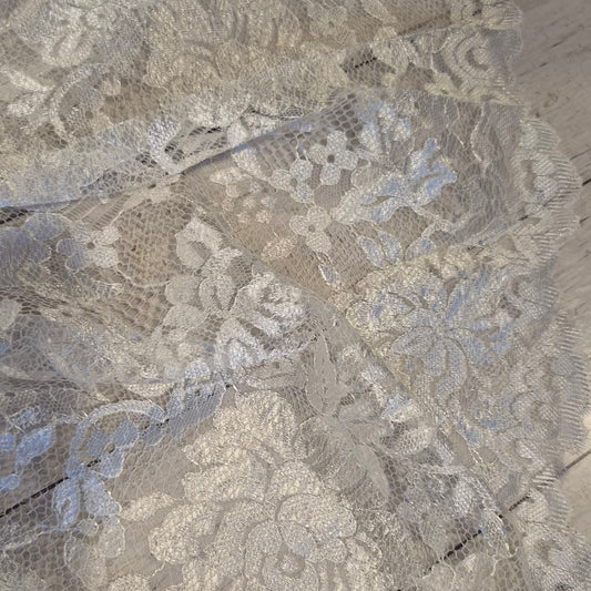 6m Bright white floral lace