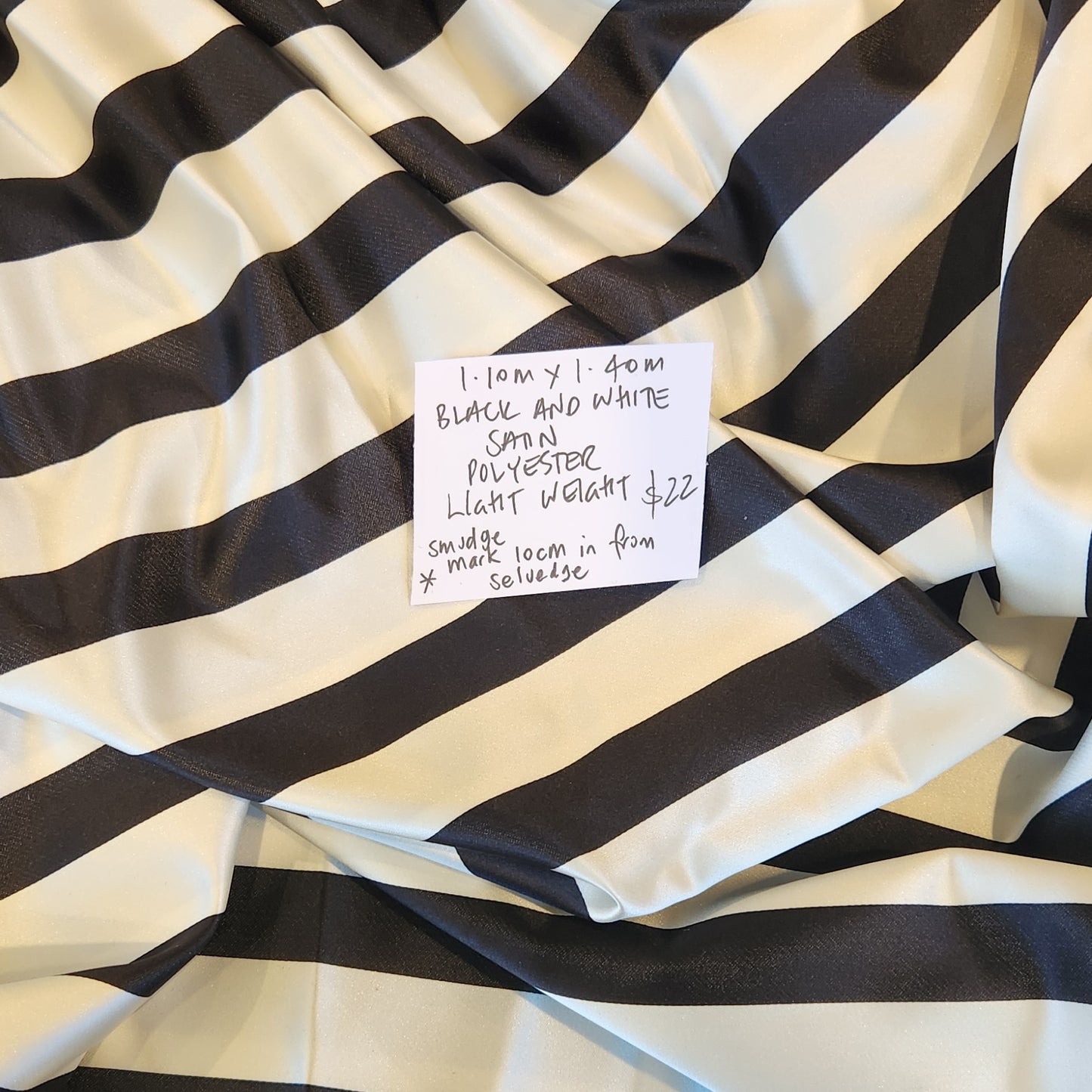 1.10cm Black and white satin