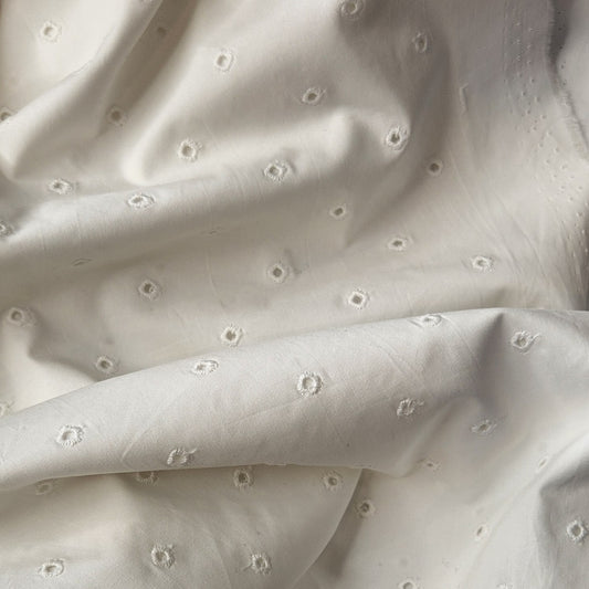 2m White hail spot cotton broderie