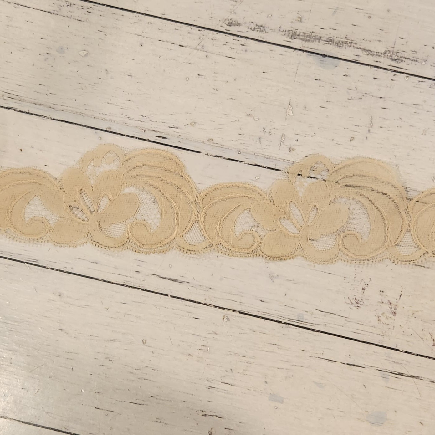 Alie lace