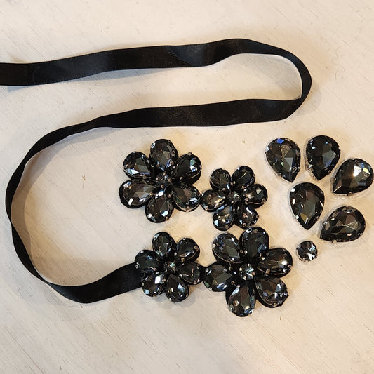 Vintage style gold rhinestone floral pieces