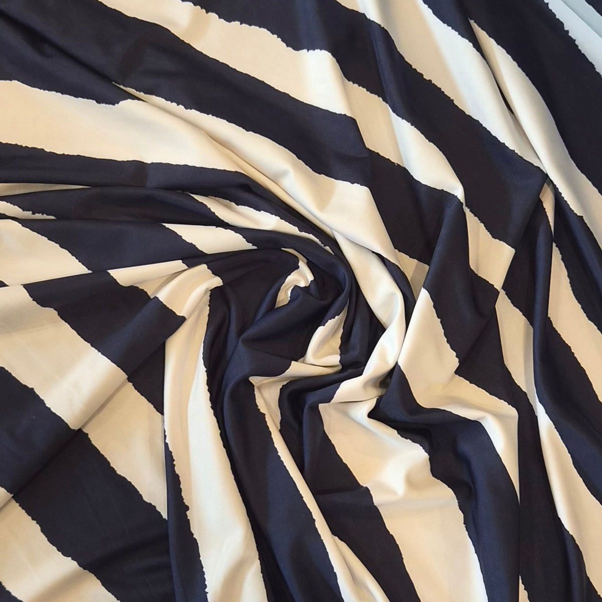 Uneven navy stripe jersey knit