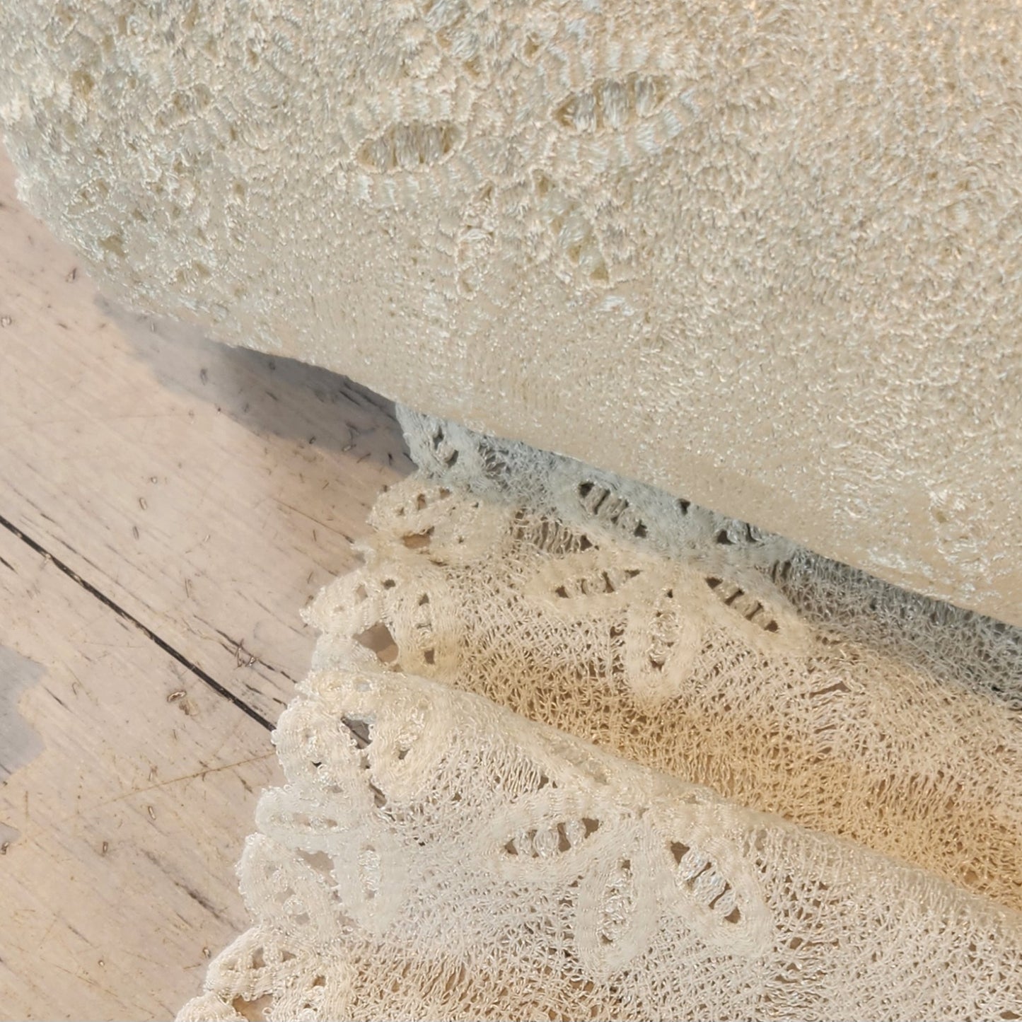 Scattered daisy silk lace