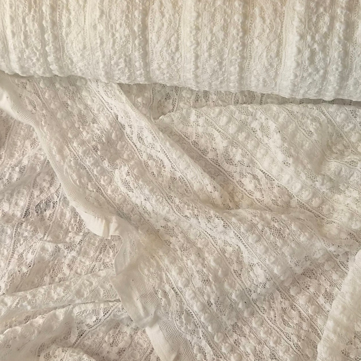 White frill stretch lace knit