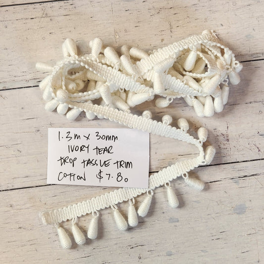 1.3m Ivory tear drop tassle trim