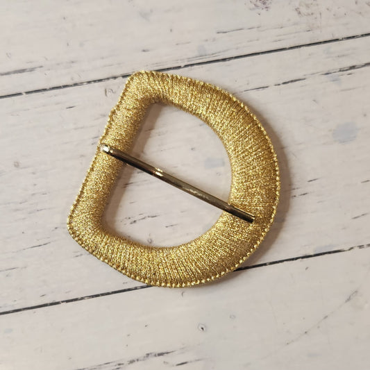 Metallic thread woven buckle
