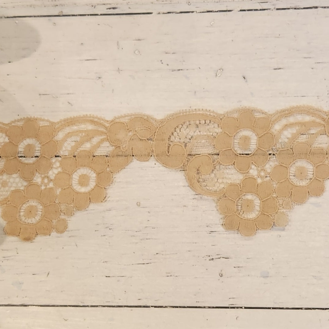 Posies deep cream lace