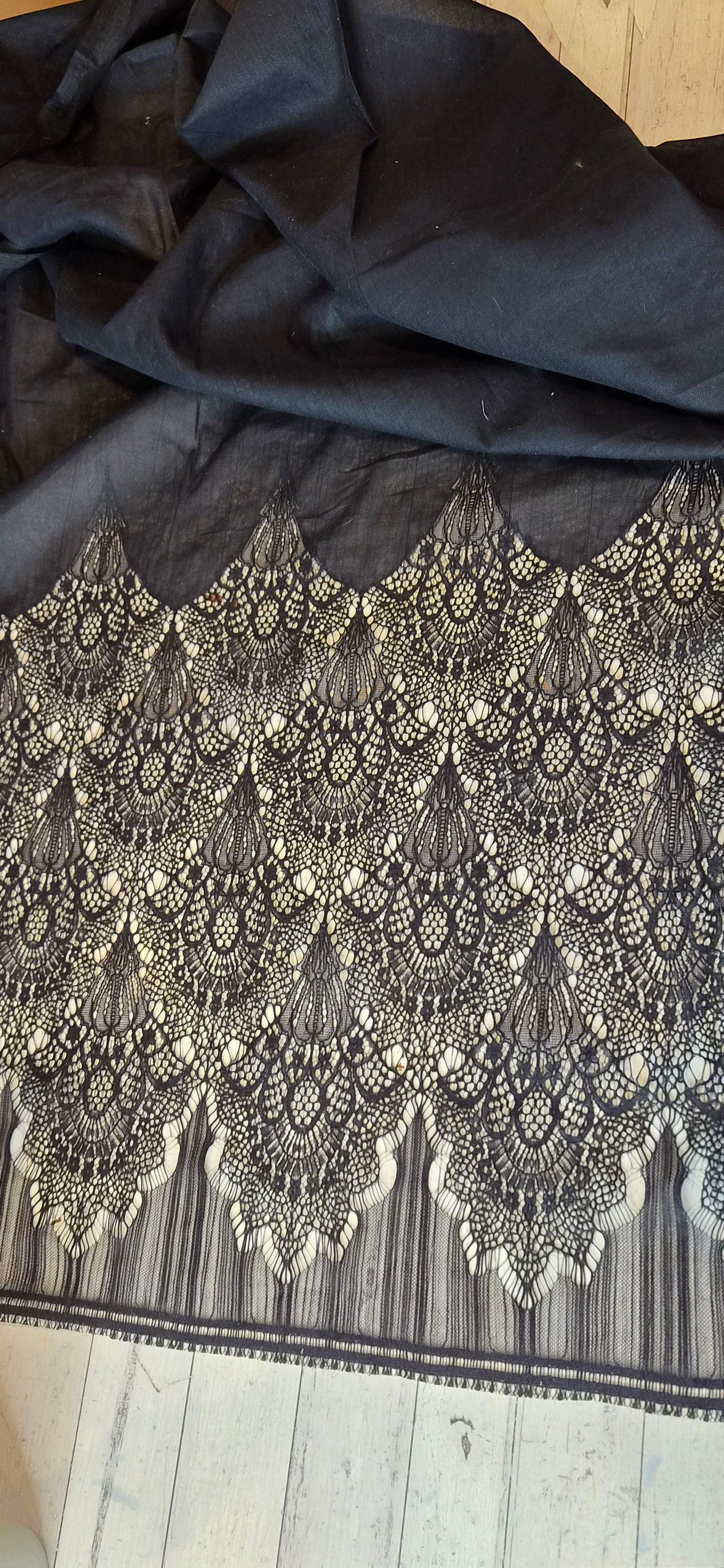 1.50cm Black ornate nylon bordered woven panel