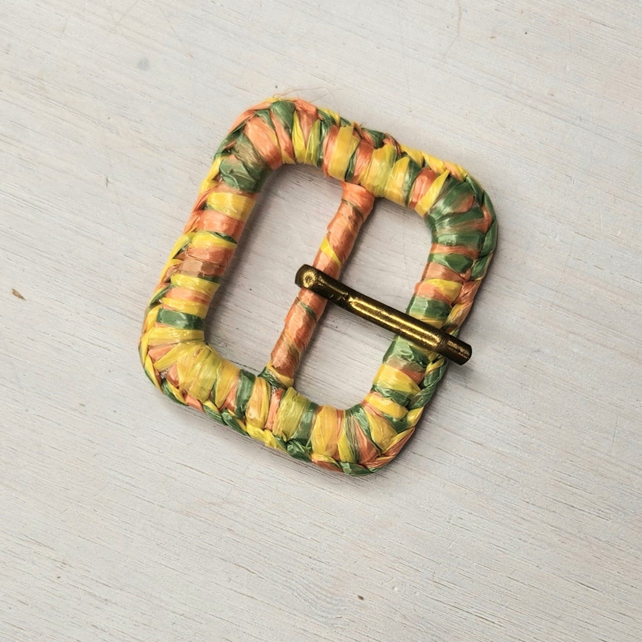 Raffia buckle