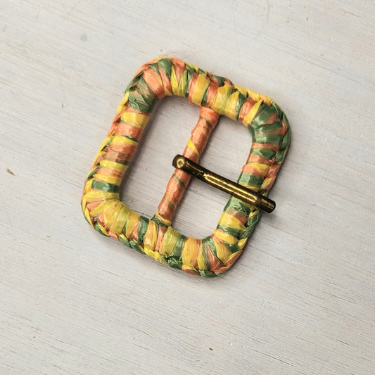 Raffia buckle