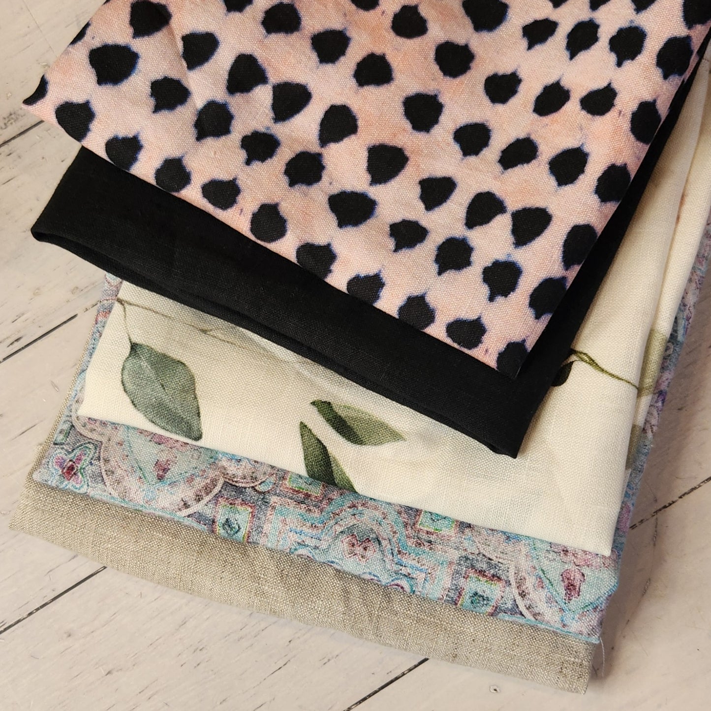 57. 5 pieces assorted linen